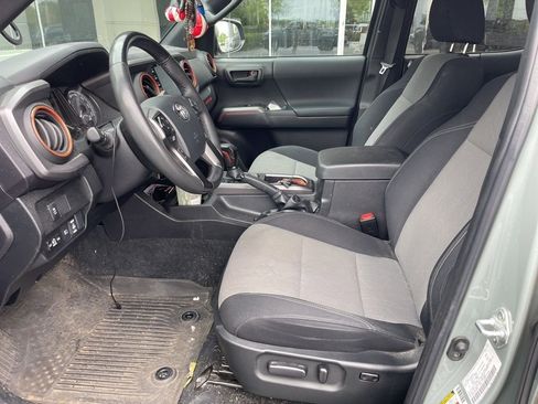 Used 2023 Toyota Tacoma TRD Sport image 5