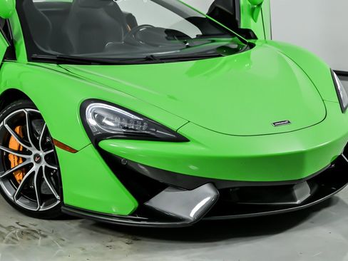 Used 2018 McLaren 570S Spider image 3