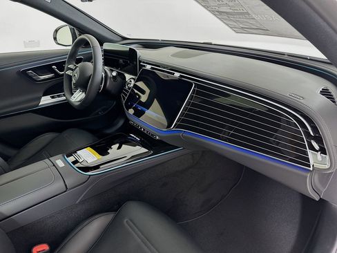 New 2026 Mercedes-Benz E 53 AMG e 4MATIC Sedan image 32