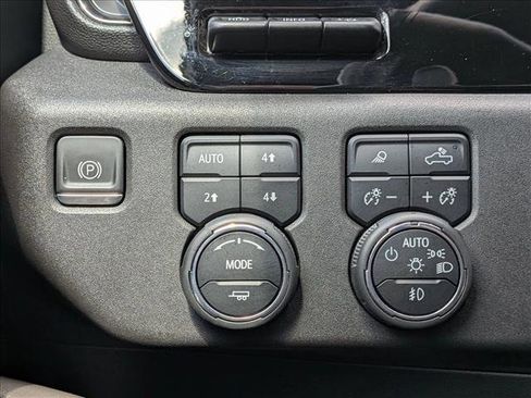 Used 2023 Chevrolet Silverado 1500 ZR2 w/ Technology Package image 12