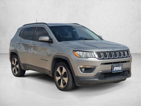Used 2017 Jeep Compass Latitude w/ Popular Equipment Group AWD/4WD image 3
