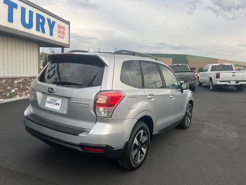 Used 2017 Subaru Forester 2.5i Premium w/ All-Weather Package AWD/4WD image 11