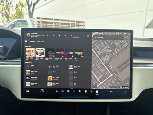 Used 2022 Tesla Model X Plaid image 12