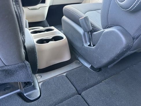 Used 2024 Chrysler Voyager LX image 9