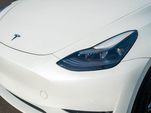 Used 2022 Tesla Model Y Performance AWD/4WD image 29