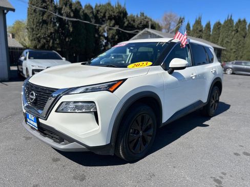Used 2023 Nissan Rogue SV image 4