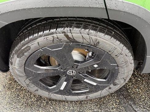 New 2026 Volkswagen Taos SE AWD/4WD image 4