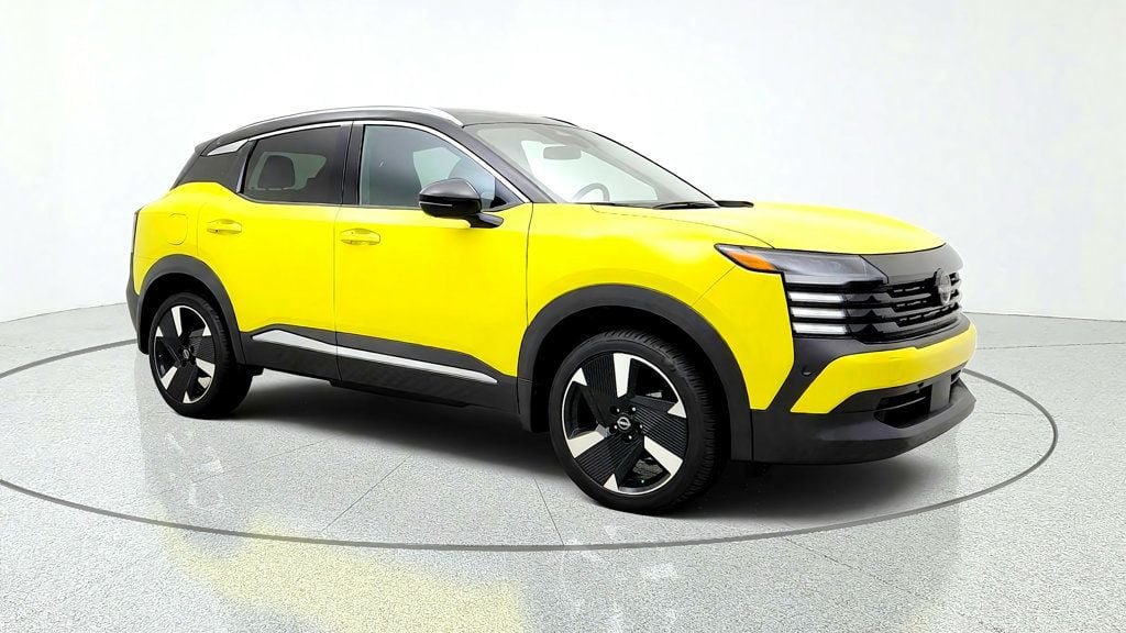 Used 2025 Nissan Kicks SR FWD image 3
