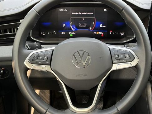 Certified 2025 Volkswagen Jetta SE w/ Sunroof Package image 10