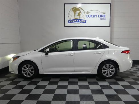 Used 2022 Toyota Corolla LE image 7