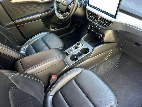 Used 2025 Ford Escape Platinum AWD/4WD image 21