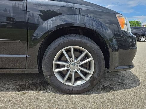 Used 2016 Dodge Grand Caravan SE FWD image 12