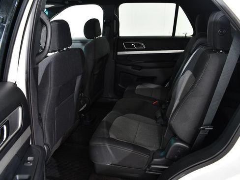 Used 2017 Ford Explorer XLT AWD/4WD image 16