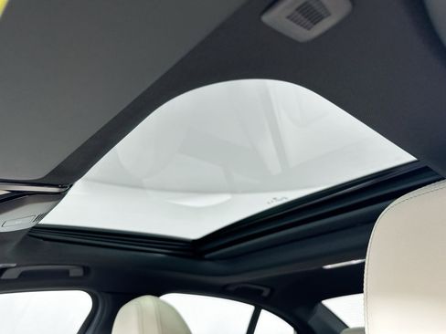 Used 2025 BMW 330i xDrive Sedan w/ M Sport Package image 18