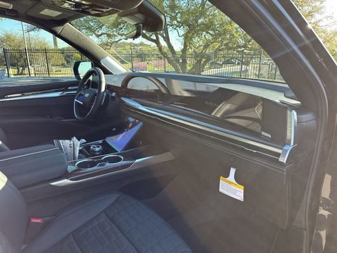 New 2026 Cadillac Escalade ESV Platinum Sport w/ LPO, ONYX Package image 14