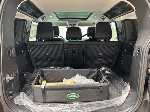 Used 2026 Land Rover Defender 110 S image 42