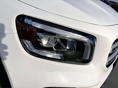 Used 2023 Mercedes-Benz GLB 250 w/ Premium Package image 30