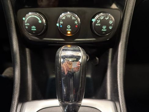 Used 2012 Chrysler 200 Limited FWD image 7