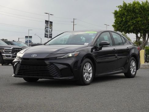 Used 2025 Toyota Camry LE image 8