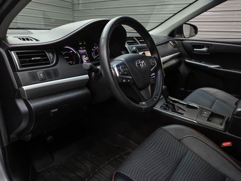 Used 2015 Toyota Camry SE w/ Moonroof Package FWD image 10