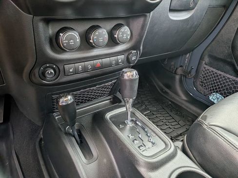 Used 2017 Jeep Wrangler Unlimited Sahara AWD/4WD image 21