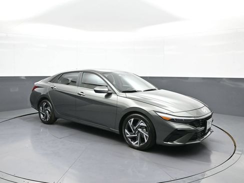 Certified 2024 Hyundai Elantra SEL w/ Convenience Package FWD image 4