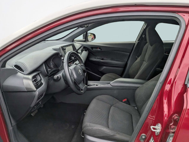 Used 2018 Toyota C-HR XLE FWD image 18