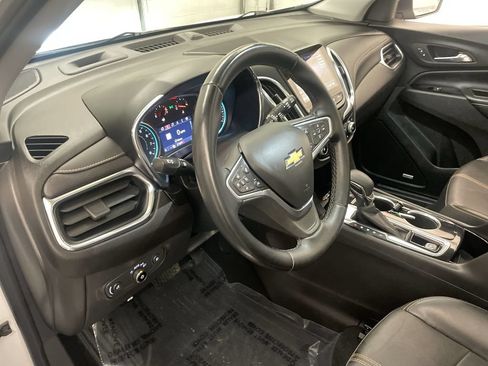 Used 2023 Chevrolet Equinox Premier FWD image 4