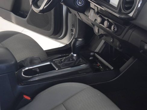 Used 2017 Toyota Tacoma SR5 RWD image 57