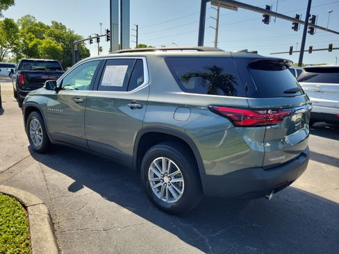 Used 2023 Chevrolet Traverse LT FWD image 3