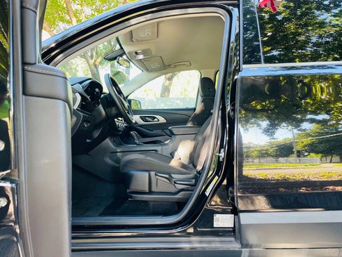 Used 2020 Chevrolet Traverse LS image 9