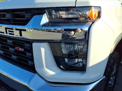 Used 2022 Chevrolet Silverado 2500 LT w/ Convenience Package AWD/4WD image 3