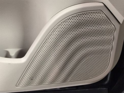 Used 2010 Ford Taurus SEL image 29