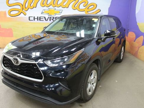 Used 2022 Toyota Highlander L AWD/4WD image 4