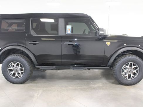 Used 2023 Ford Bronco Badlands image 10