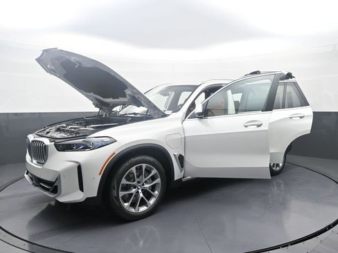 New 2026 BMW X5 xDrive50e image 41