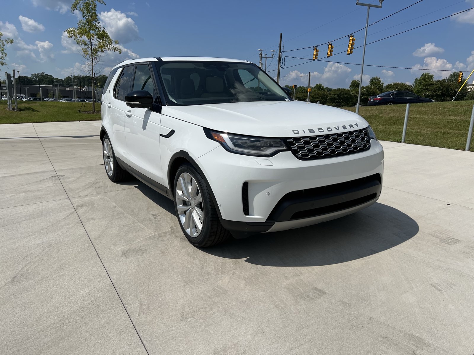 Used 2024 Land Rover Discovery S AWD/4WD image 1
