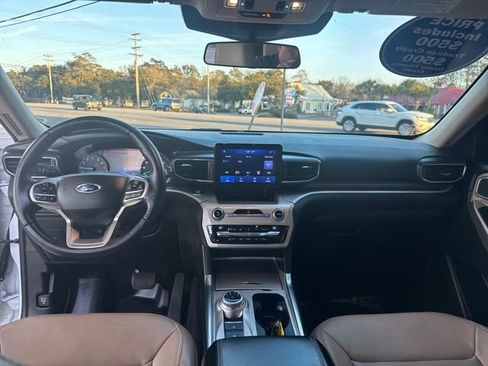 Used 2021 Ford Explorer XLT w/ Equipment Group 202A image 14