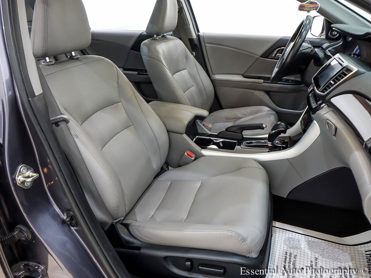 Used 2017 Honda Accord Touring image 32