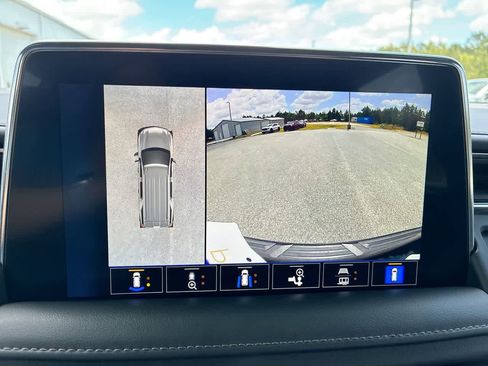 Used 2022 Chevrolet Tahoe Z71 w/ Luxury Package AWD/4WD image 14
