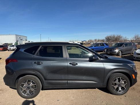 Used 2023 Kia Seltos EX image 6