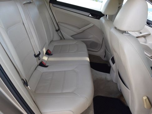 Used 2015 Volkswagen Passat TDI SE image 26