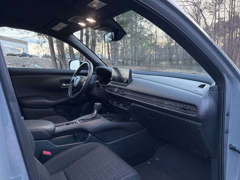 Certified 2025 Honda HR-V Sport image 8