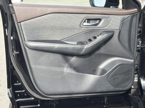 Used 2023 Nissan Rogue SV image 21