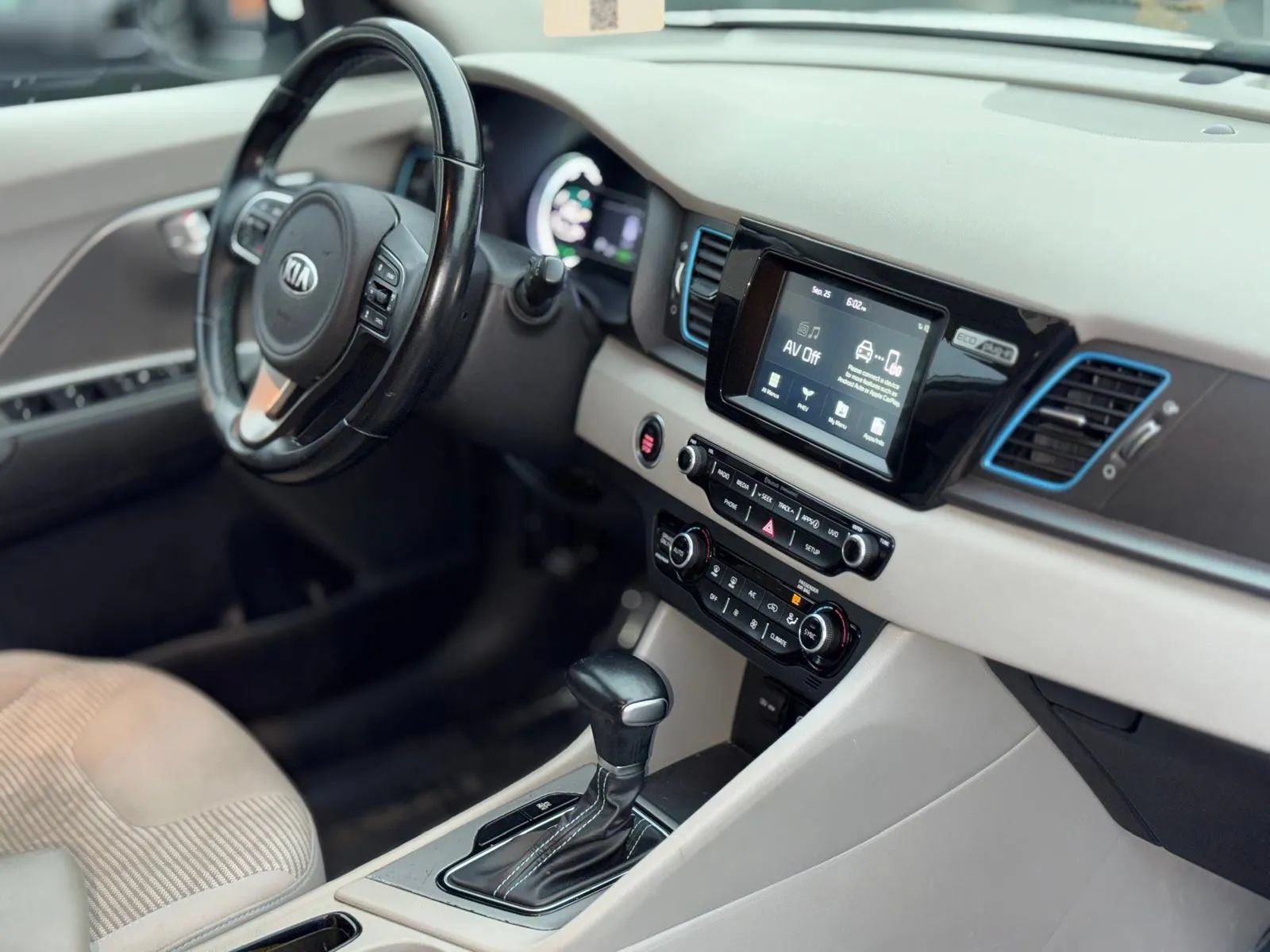 Used 2019 Kia Niro LX FWD image 17