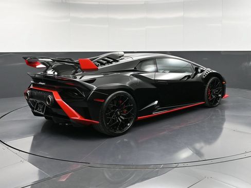 Used 2024 Lamborghini Huracan STO RWD image 8