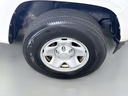 Used 2018 Toyota Tacoma SR w/ SR Convenience Package image 29