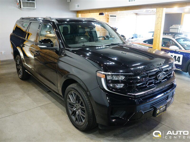 Used 2025 Ford Expedition Max Platinum w/ Stealth Performance Package AWD/4WD image 3