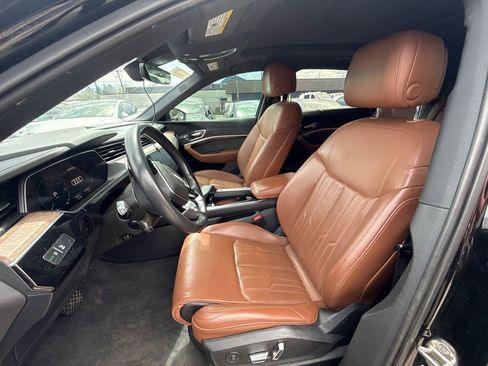 Used 2019 Audi e-tron Prestige w/ Prestige Package AWD/4WD image 4
