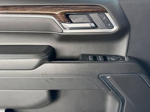 Used 2025 GMC Sierra 1500 Elevation image 17